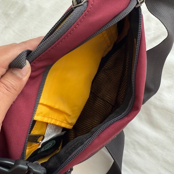 Mountainsmith Knockabout Lumbar Pack in Maroon Red - Picture 5 of 5